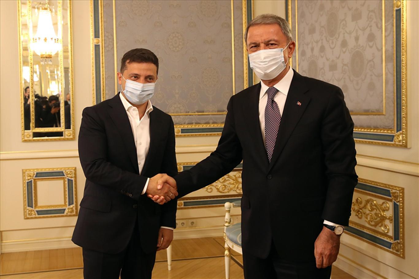 الوزير أكار يلتقي رئيس أوكرانيا فلاديمير زيلينسكي